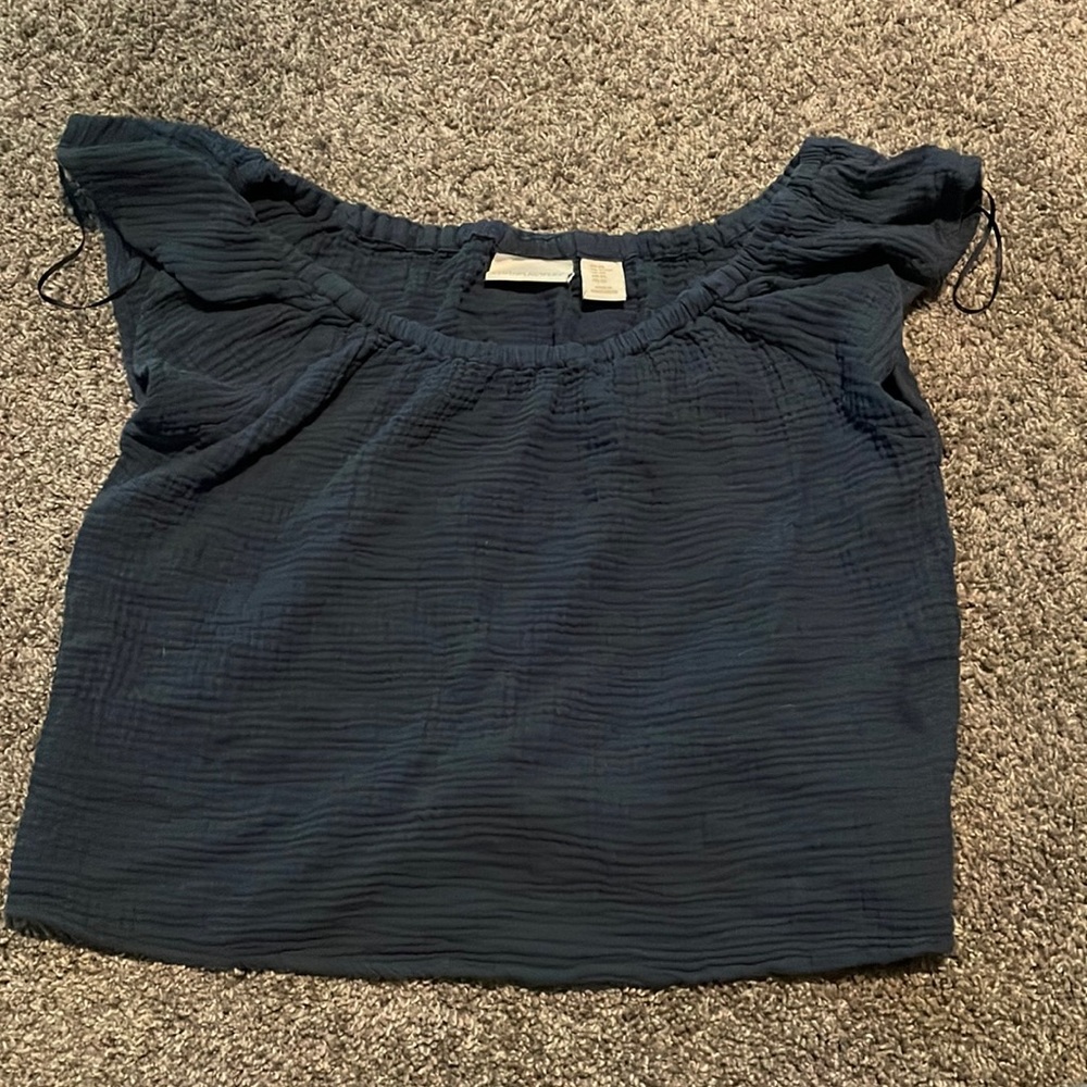 off the shoulder cropped Tee